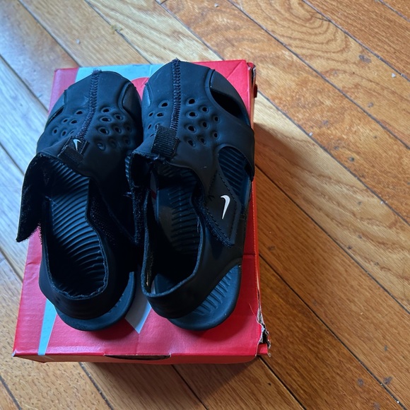 Nike Sunray Size 10c Black Sandal - Picture 6 of 11
